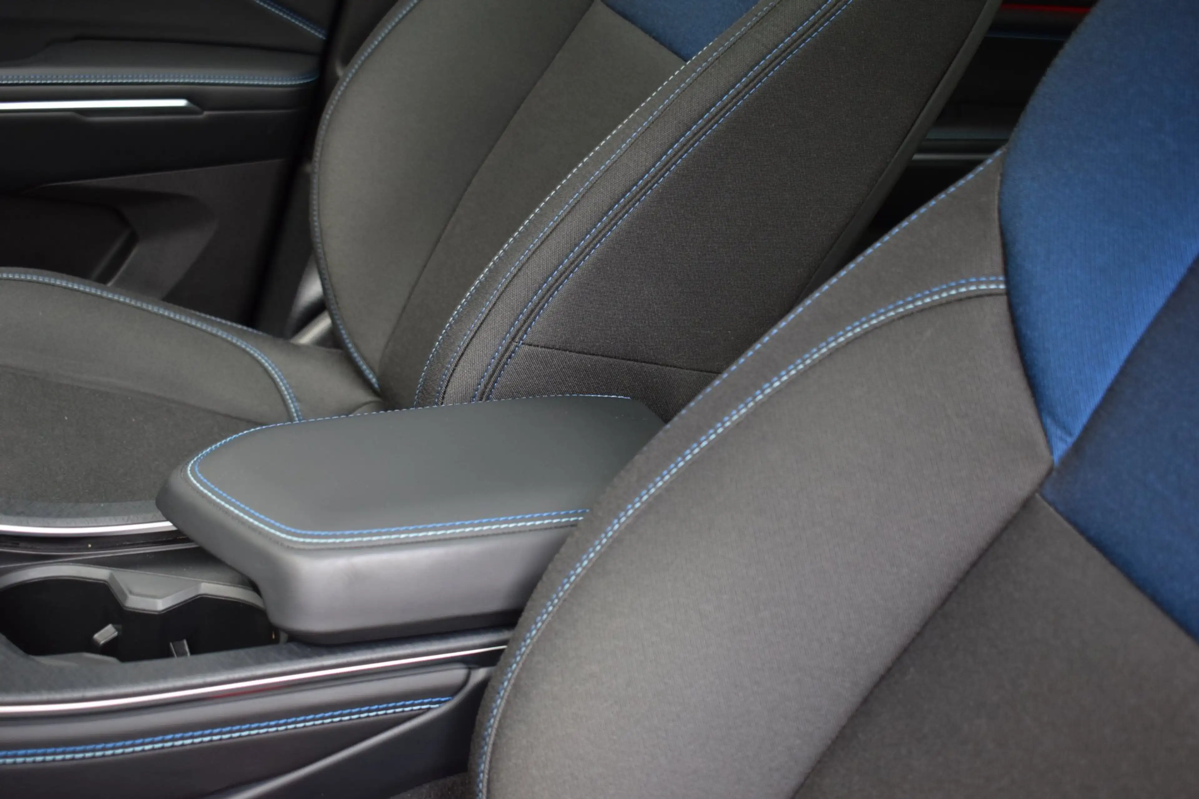 Lynk & Co 01 1.5 PHEV BLACK-EDITION / TREKHAAK / VIRTUAL / 360 — photo 26