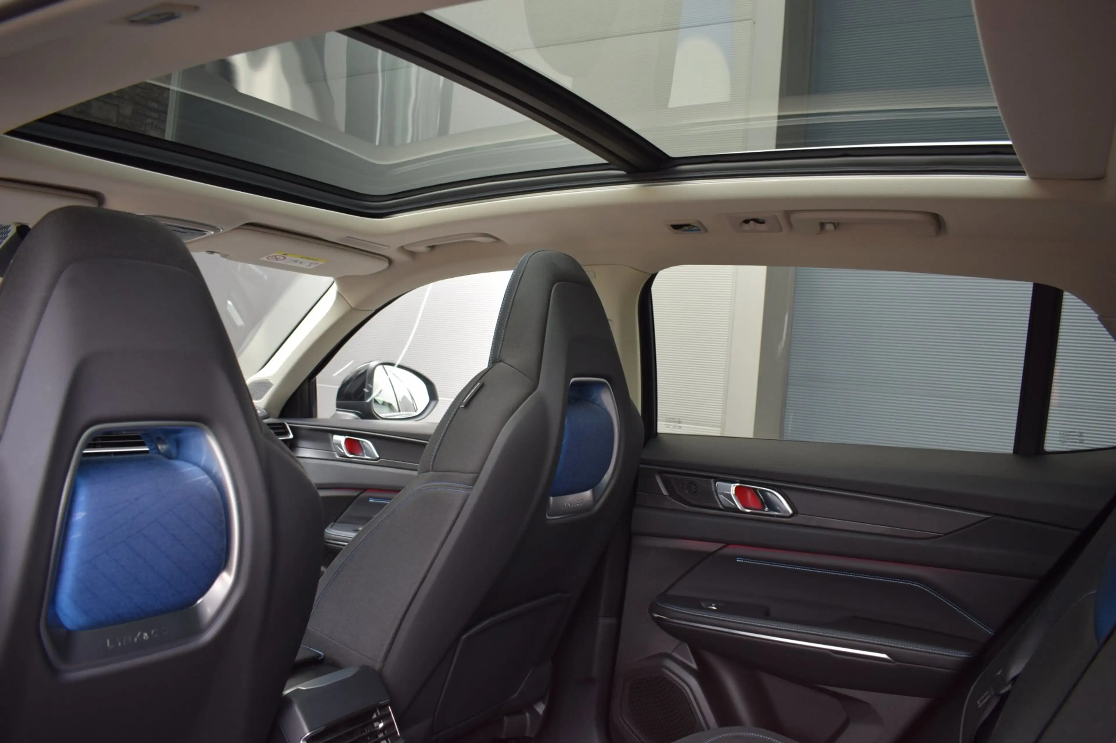 Lynk & Co 01 1.5 PHEV BLACK-EDITION / TREKHAAK / VIRTUAL / 360 — photo 16