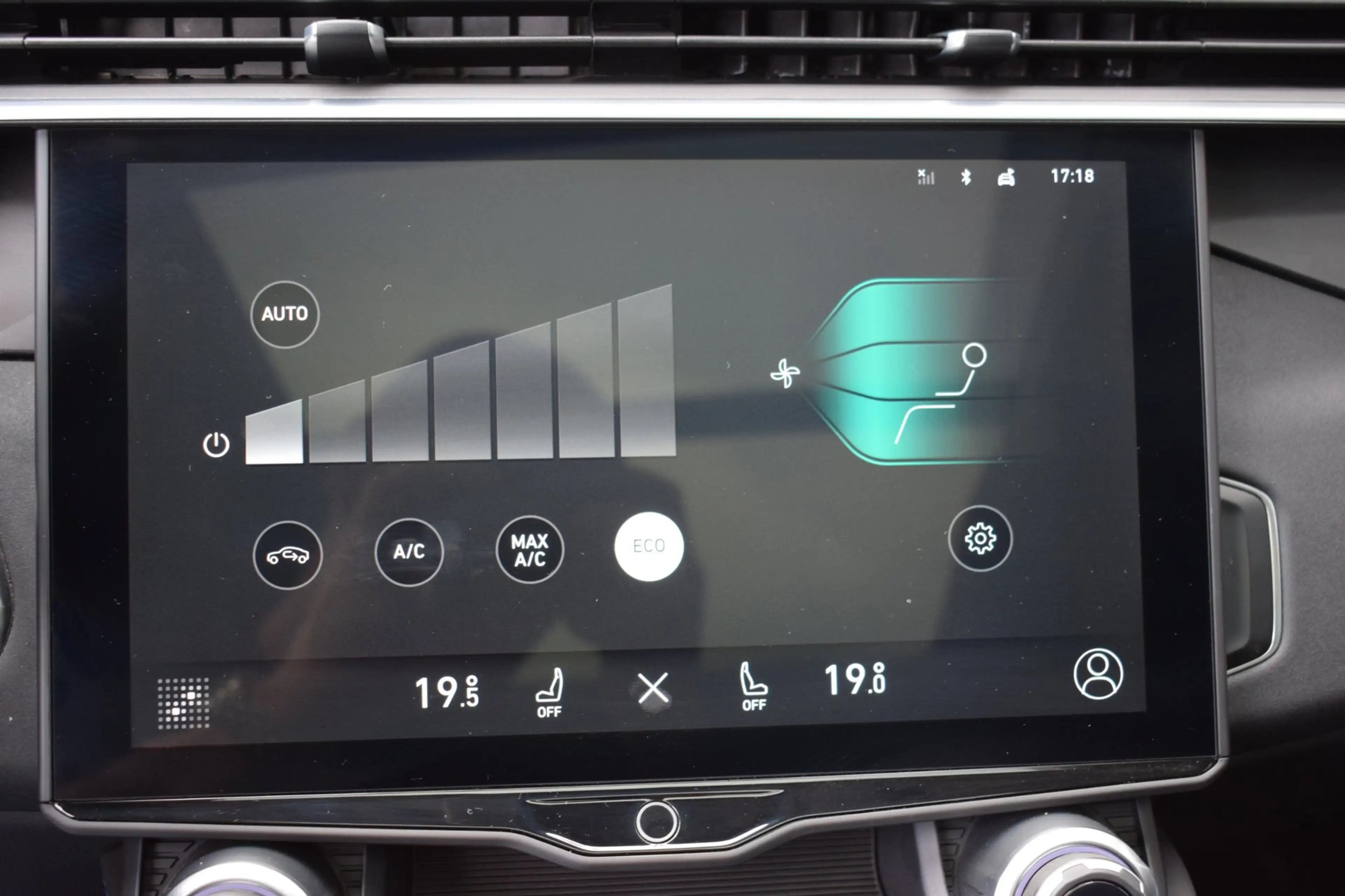 Lynk & Co 01 1.5 PHEV BLACK-EDITION / TREKHAAK / VIRTUAL / 360 — photo 25