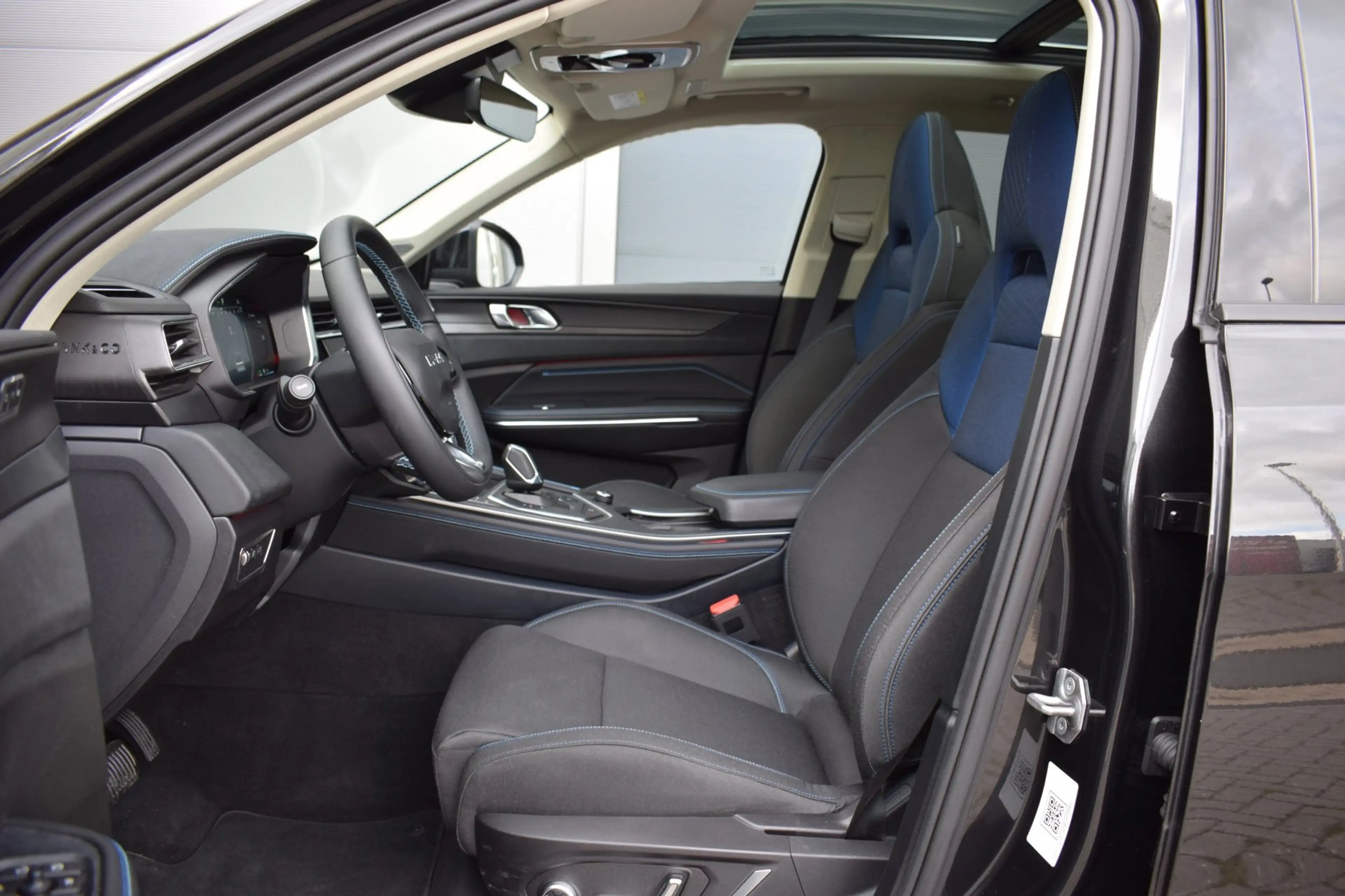 Lynk & Co 01 1.5 PHEV BLACK-EDITION / TREKHAAK / VIRTUAL / 360 — photo 3