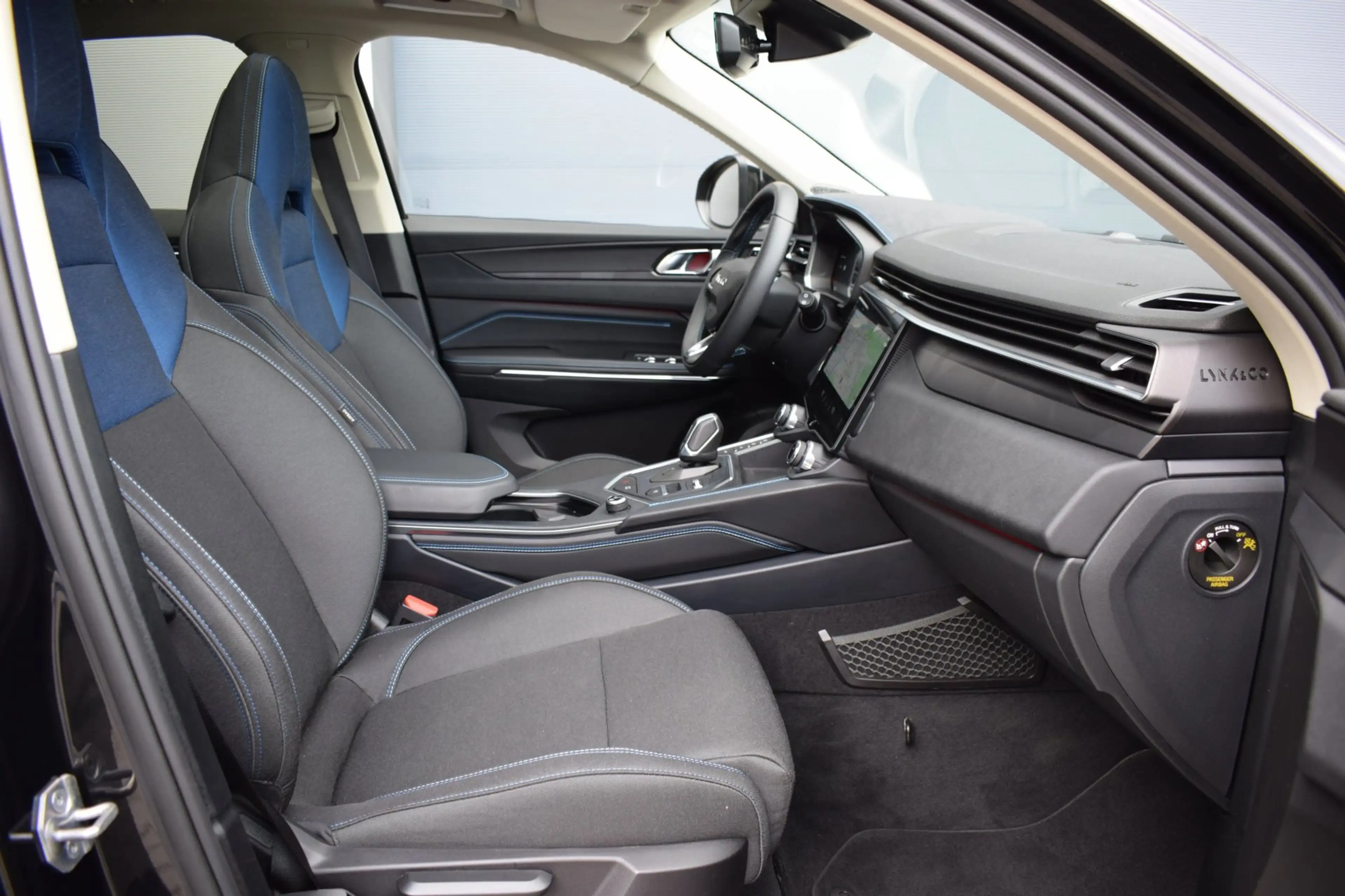 Lynk & Co 01 1.5 PHEV BLACK-EDITION / TREKHAAK / VIRTUAL / 360 — photo 11