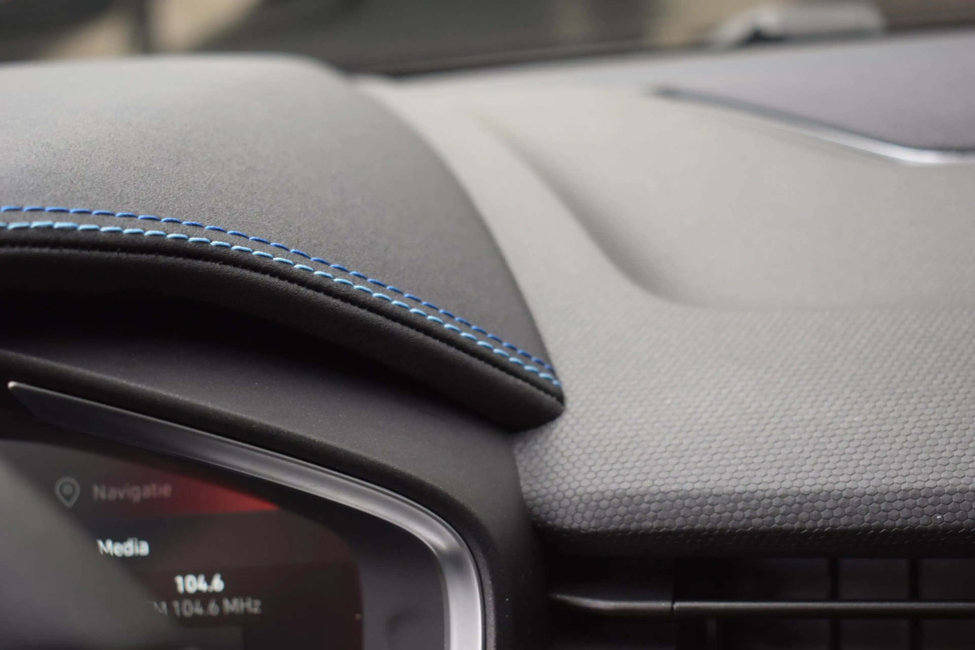 Lynk & Co 01 1.5 PHEV BLACK-EDITION / TREKHAAK / VIRTUAL / 360 — photo 32