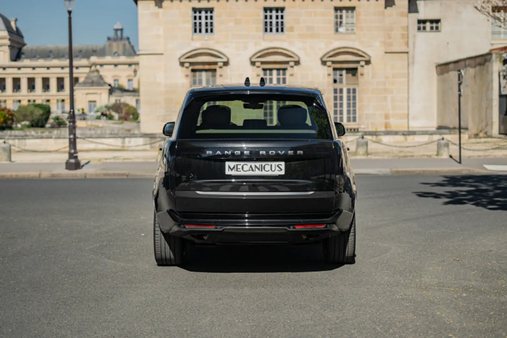 Land Rover Range Rover P550E SWB Autobiography *Noir Santorini* Noir - 2