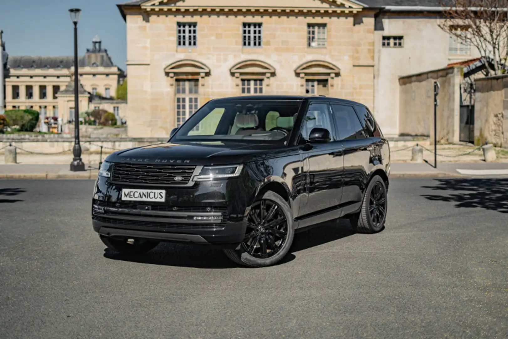 Land Rover Range Rover P550E SWB Autobiography *Noir Santorini* - 1