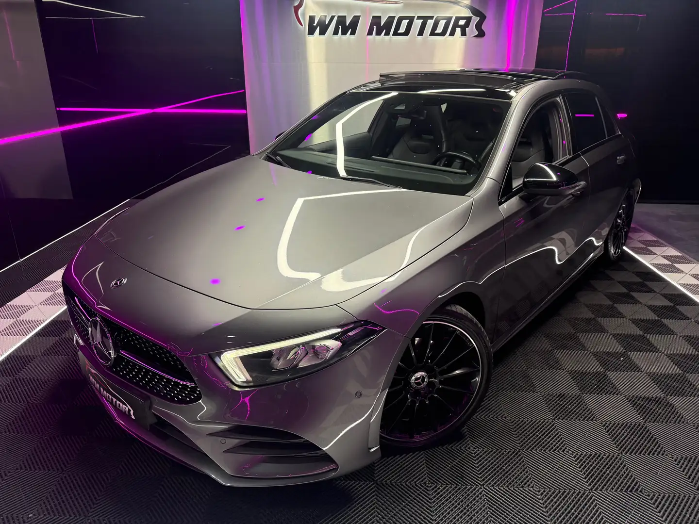 Mercedes-Benz A 200 A 200 PACK AMG // Burmester // Toit Pano Grijs - 2