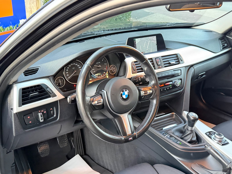 BMW 318 3 Touring 318 d*XENON*NAVI*KLIMATR*ALU*PDC* — photo 11