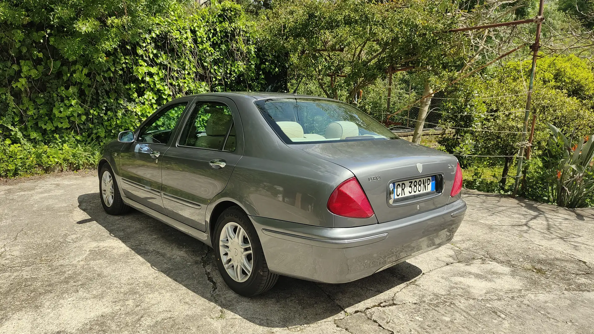 Lancia Lybra Lybra Berlina 1.9 jtd Emblema Gris - 2