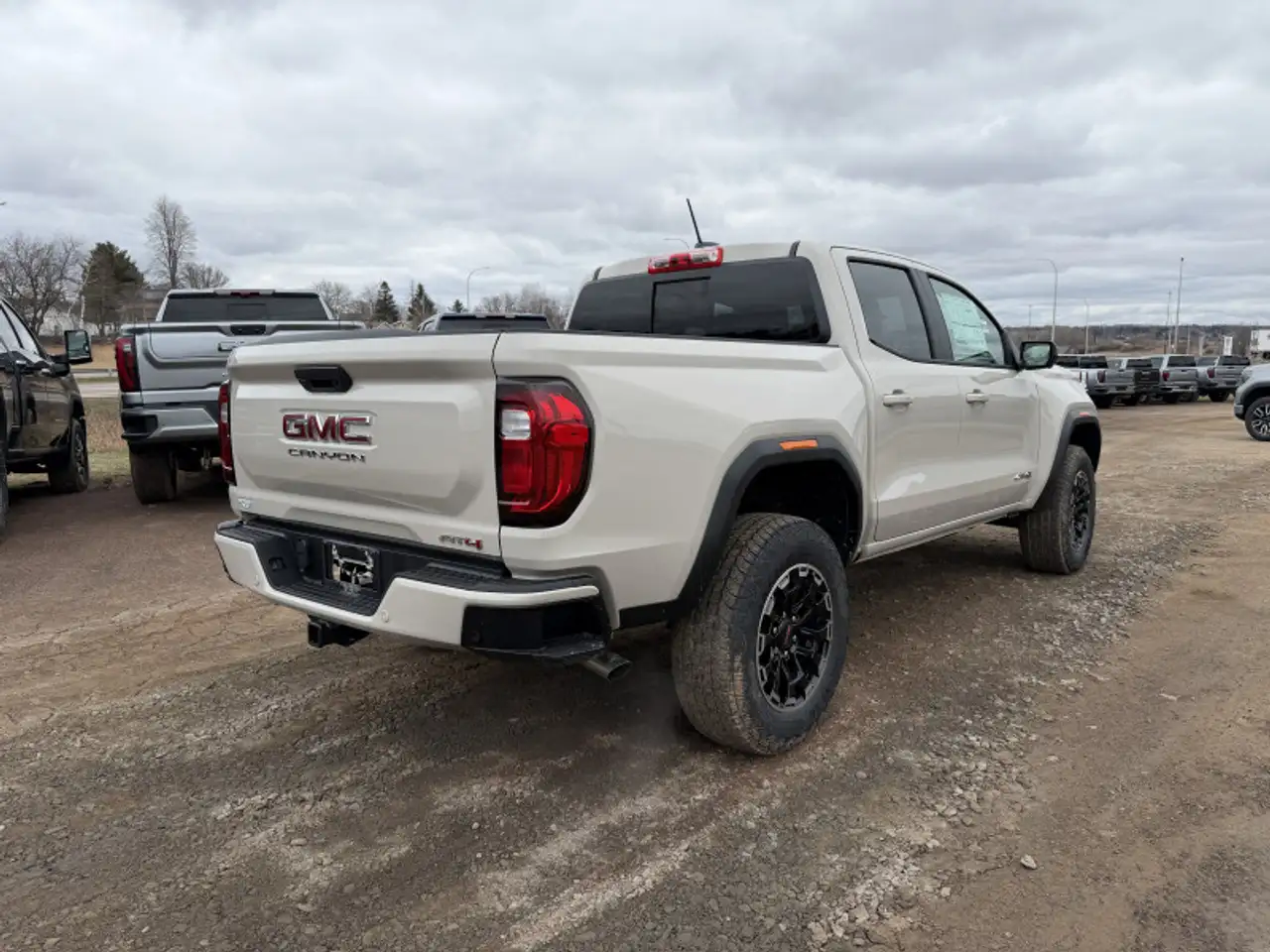 GMC Canyon снимка GMC Canyon