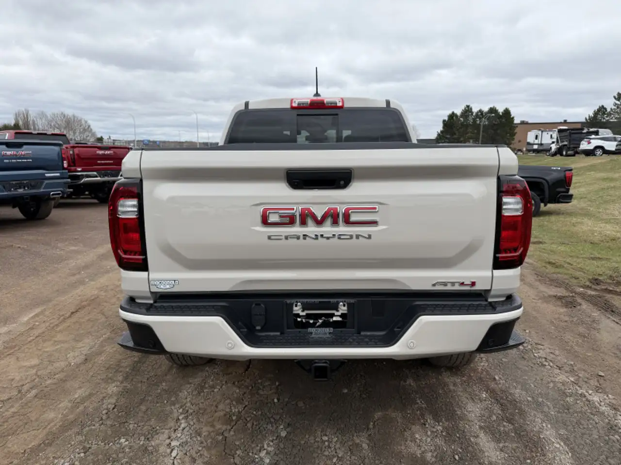 GMC Canyon снимка GMC Canyon