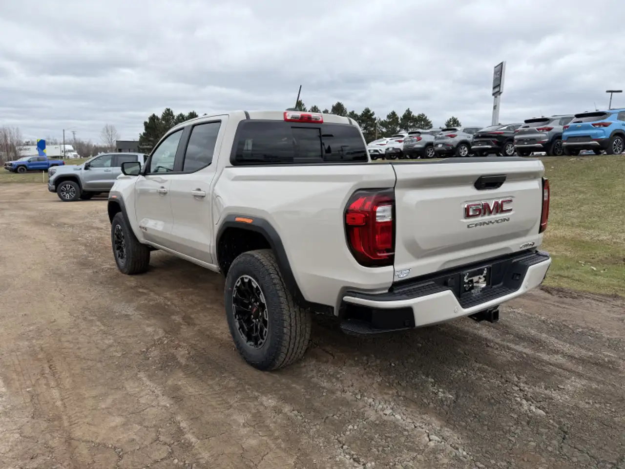 GMC Canyon снимка GMC Canyon