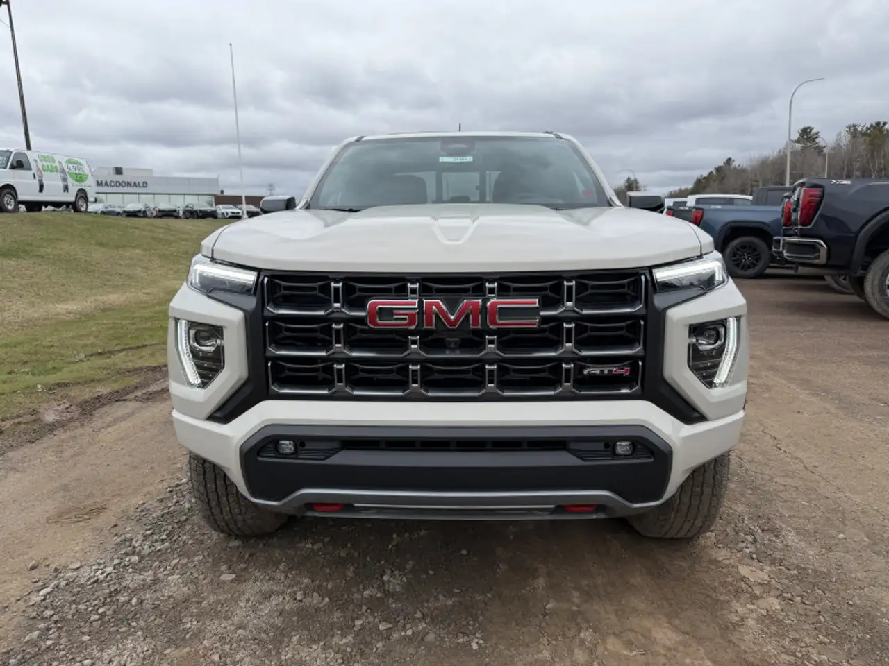 GMC Canyon снимка GMC Canyon