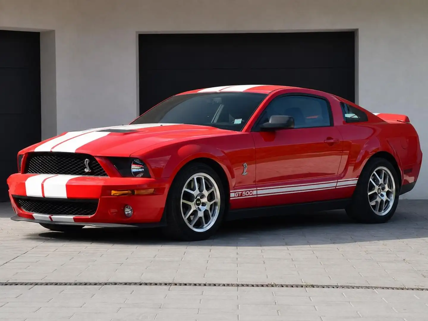 Shelby GT 500 V8 SUPERCHARGED Rot - 1
