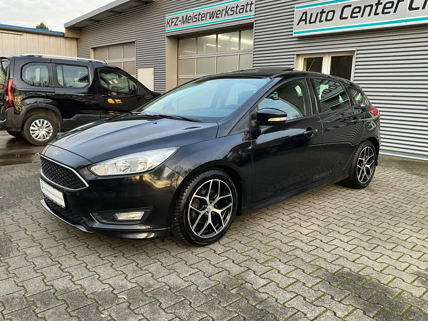 Ford Focus Focus 2.0 Automatik Zwart - 1