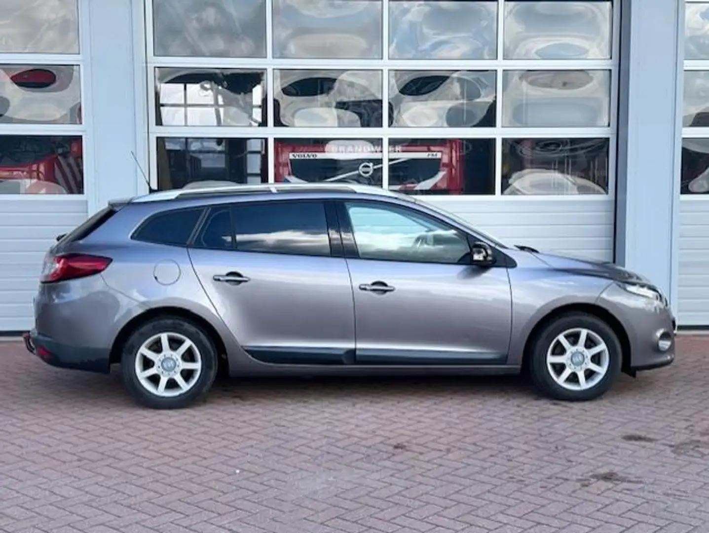 Renault Megane Estate 1.5 dCi Parisienne / Navi / Trekhaak Grijs - 2