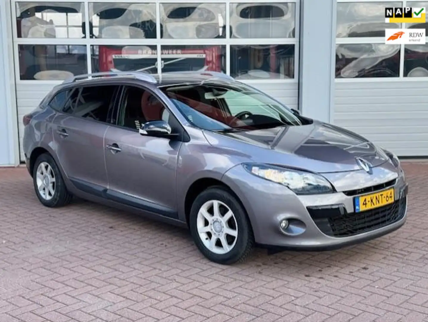 Renault Megane Estate 1.5 dCi Parisienne / Navi / Trekhaak Grijs - 1