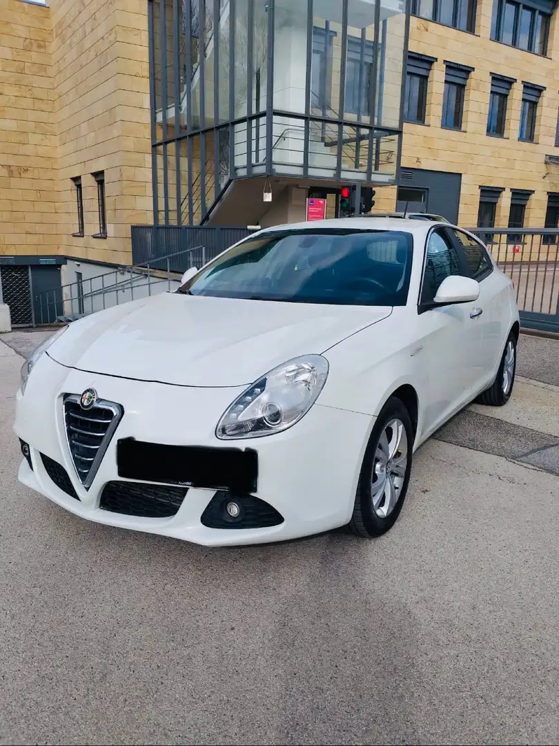 Alfa Romeo Giulietta 1,6 JTD Multijet II Distinctive Weiß - 1