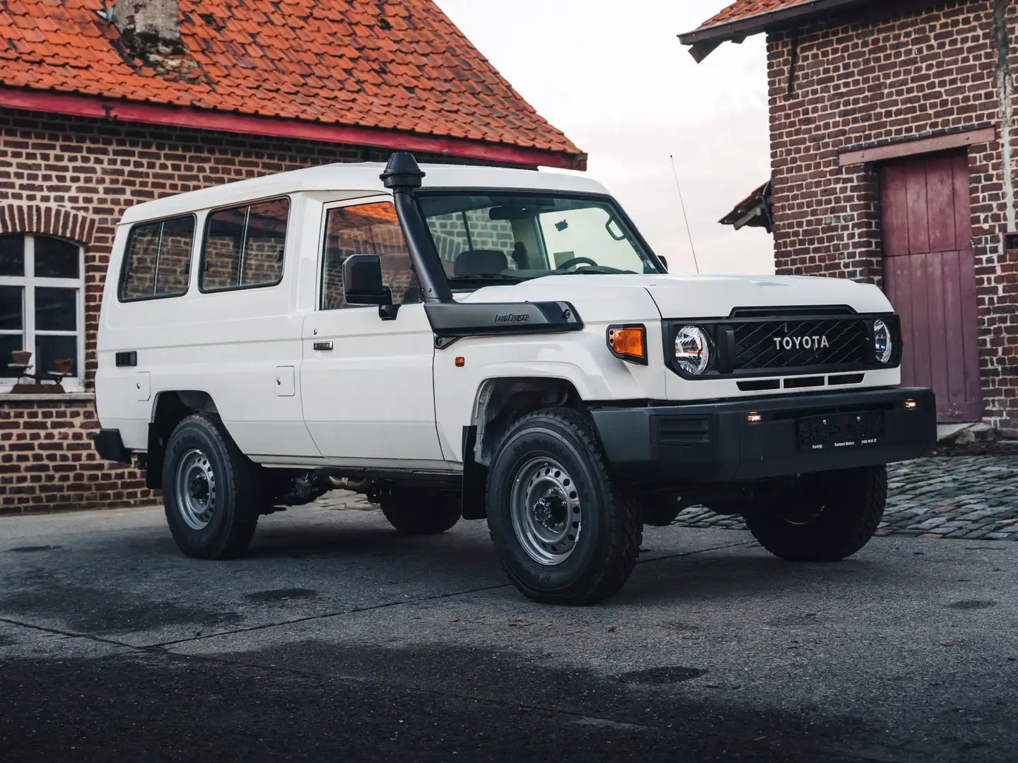 Toyota Land Cruiser GRJ78 70 serie Weiß - 2