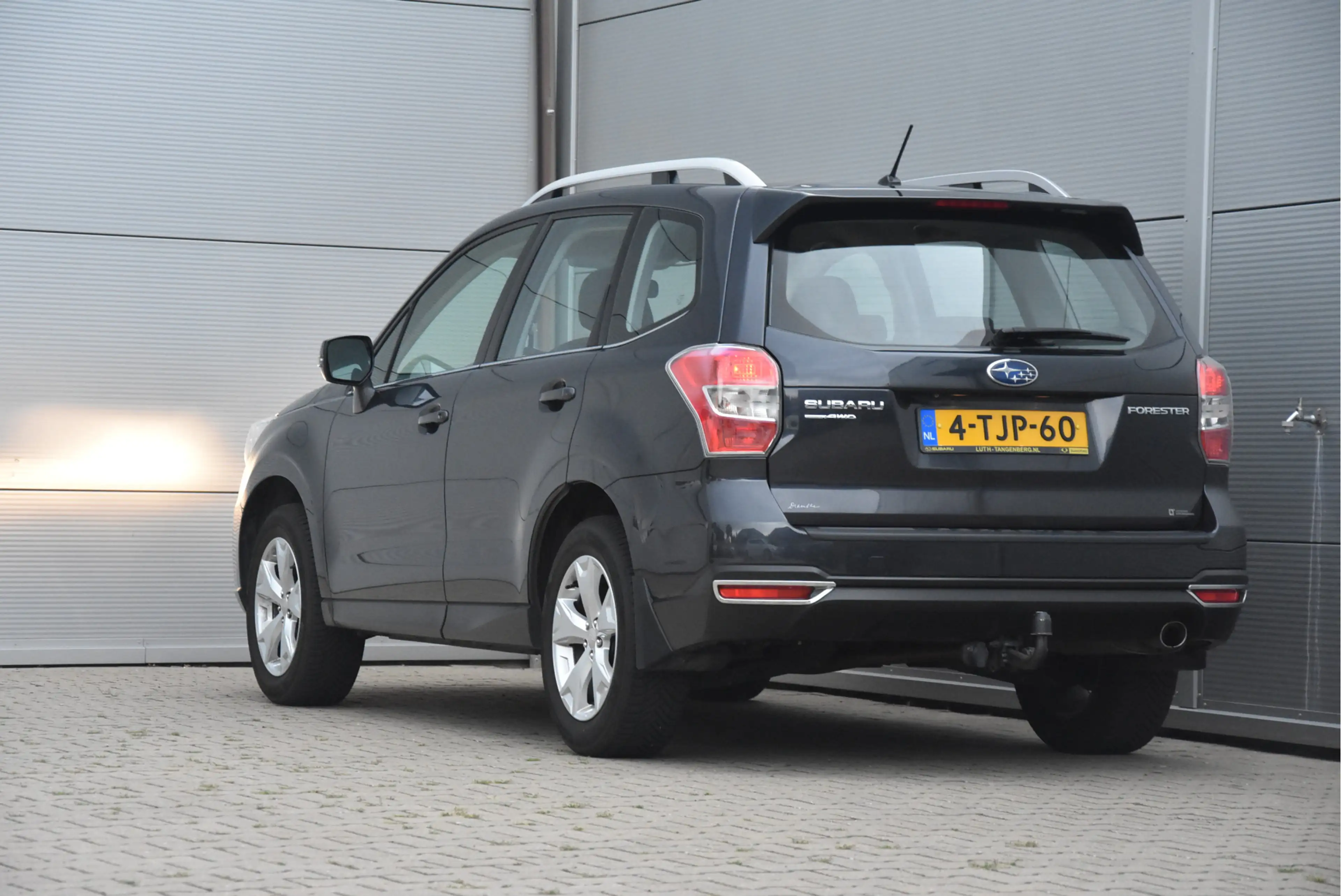 Subaru Forester 2.0 Luxury — photo 9