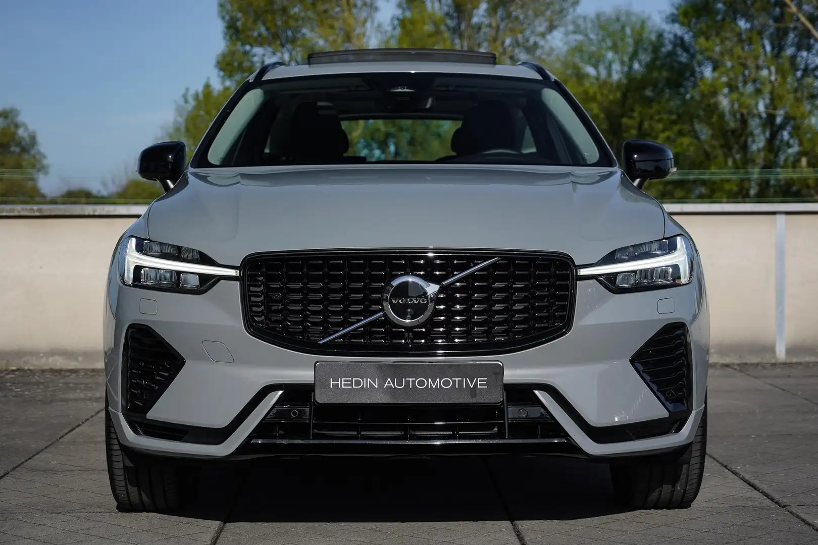 Volvo XC60 2.0 T6 Plug-in hybrid AWD Ultimate Dark | 360 Grad Grijs - 2