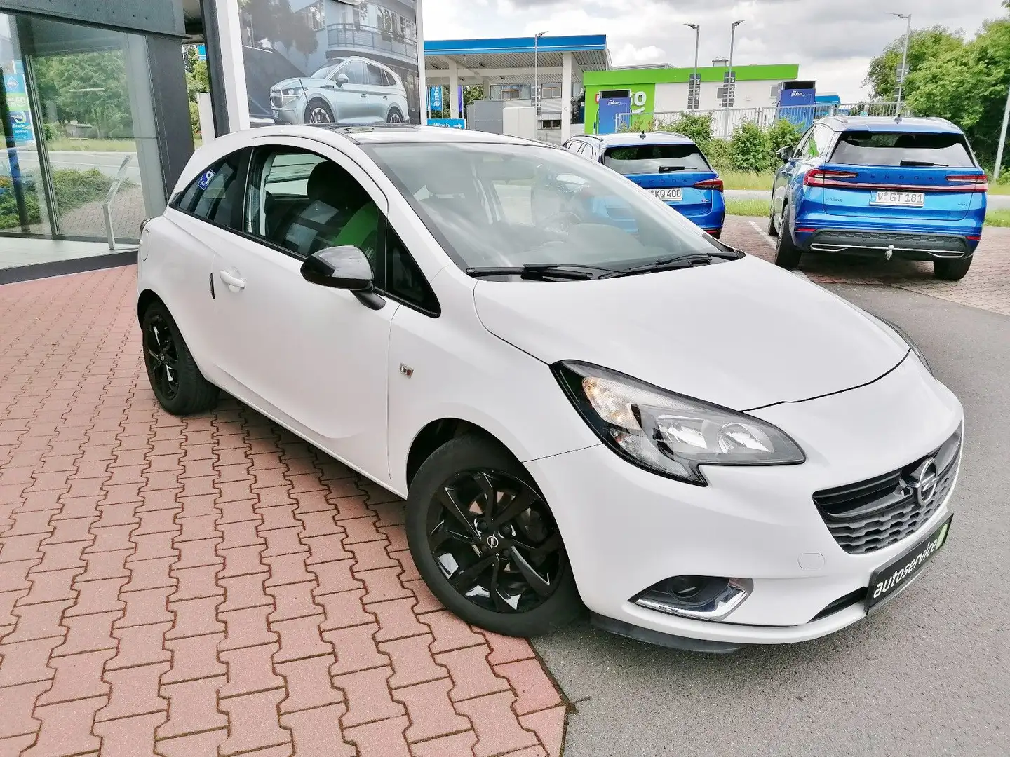 Opel Corsa 1.4  Color Edition 90PS Winter Paket - 1