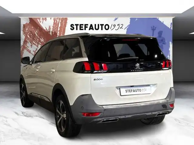 Peugeot 5008 view 5