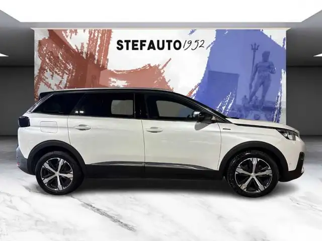 Peugeot 5008 view 3