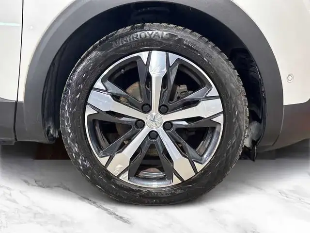Peugeot 5008 view 8