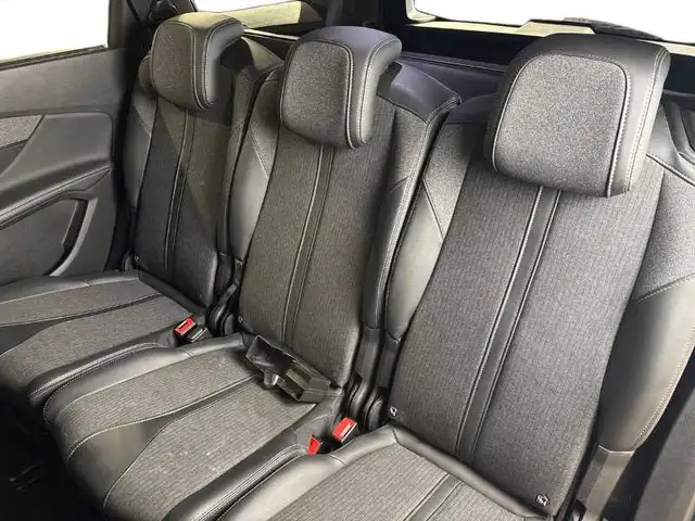 Peugeot 5008 view 9