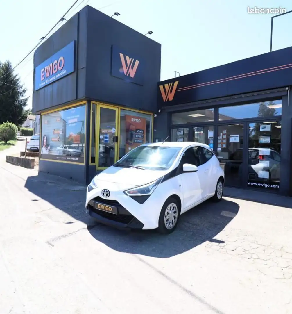 Toyota Aygo 1.0 VVTI 72 CH X-PLAY + CAMERA DE RECUL CARPLAY Blanc - 1