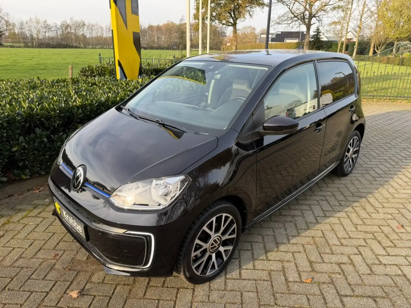 Volkswagen e-up! 61 kW Cruise / Camera / Winterpakket Zwart - 1