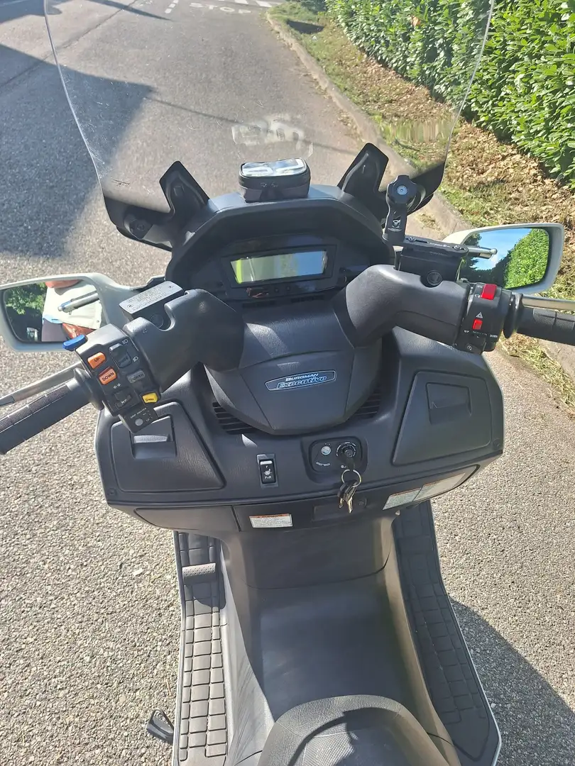 Suzuki Burgman 650 executive abs Alb - 1