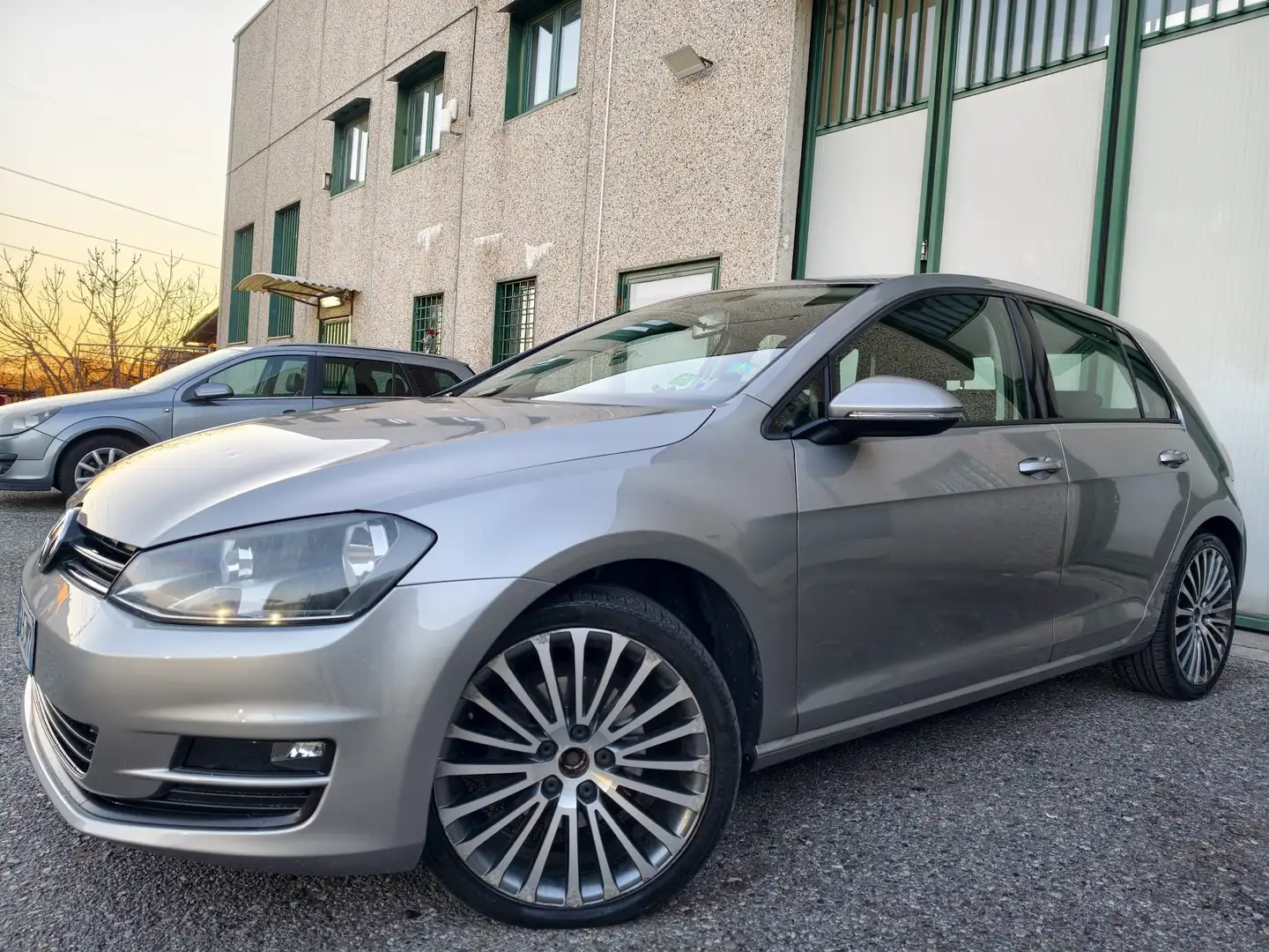 Volkswagen Golf 1.4 BENZINA NEOPATENTATI 5 PORTE 99000 KM 2013 Grau - 1