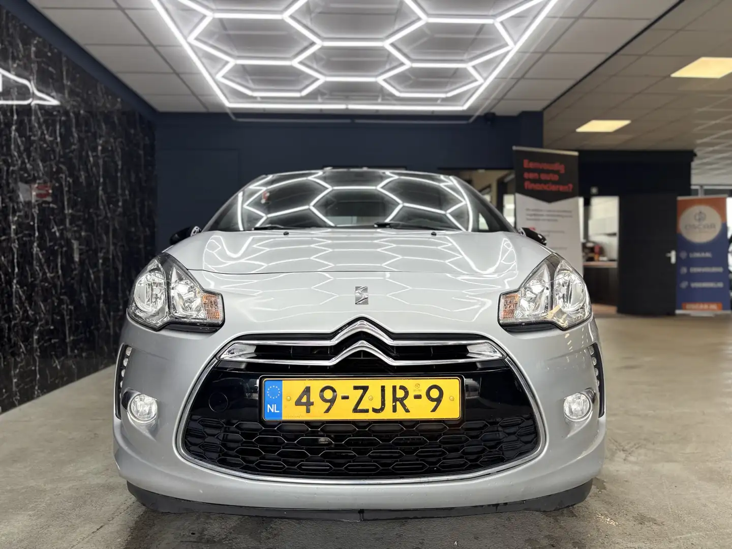 Citroen DS3 1.2 VTi Chic Grijs - 2