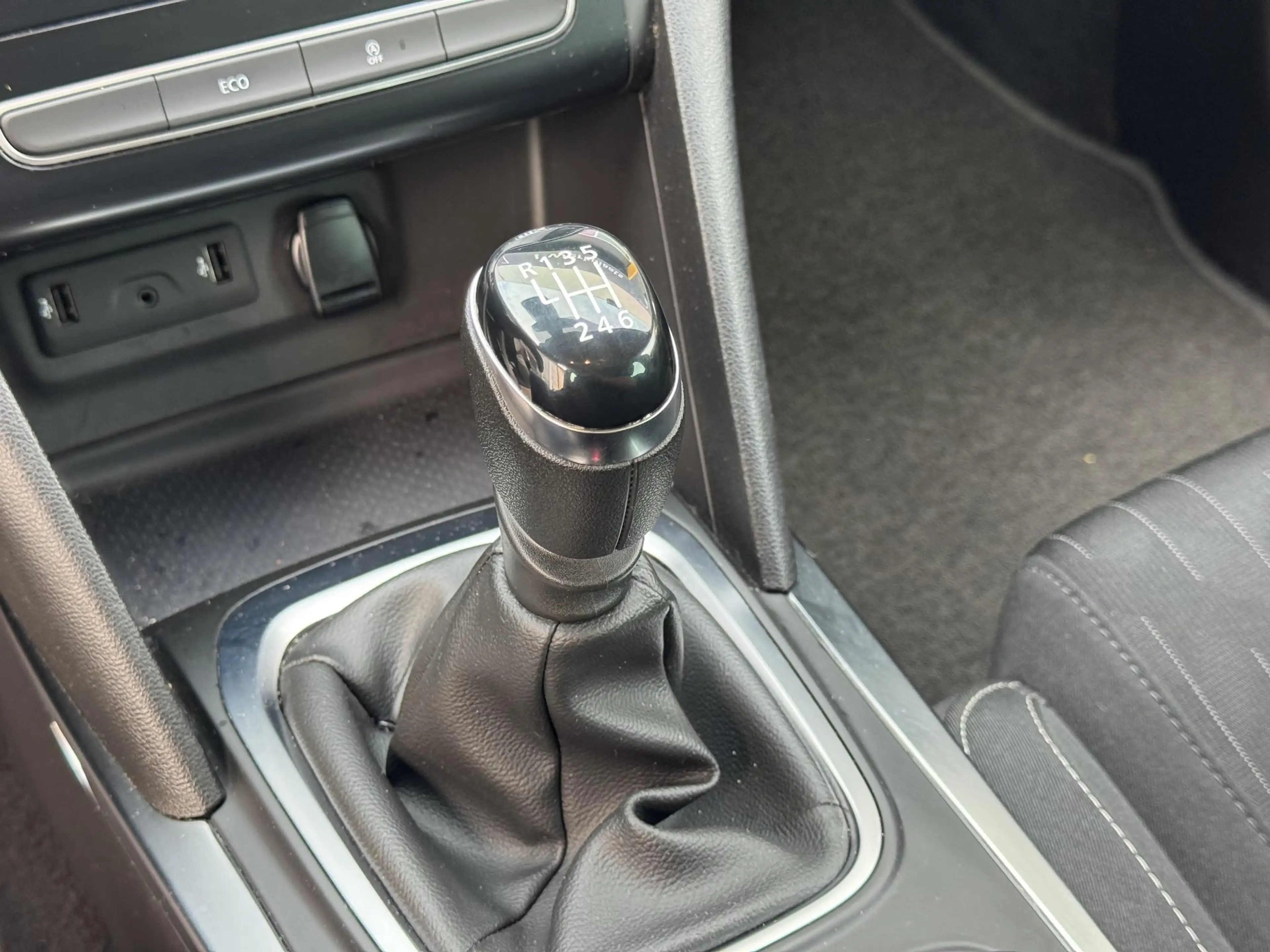 Renault Megane Estate 1.3 TCe Limited | NAP | Trekhaak | Limited — photo 11