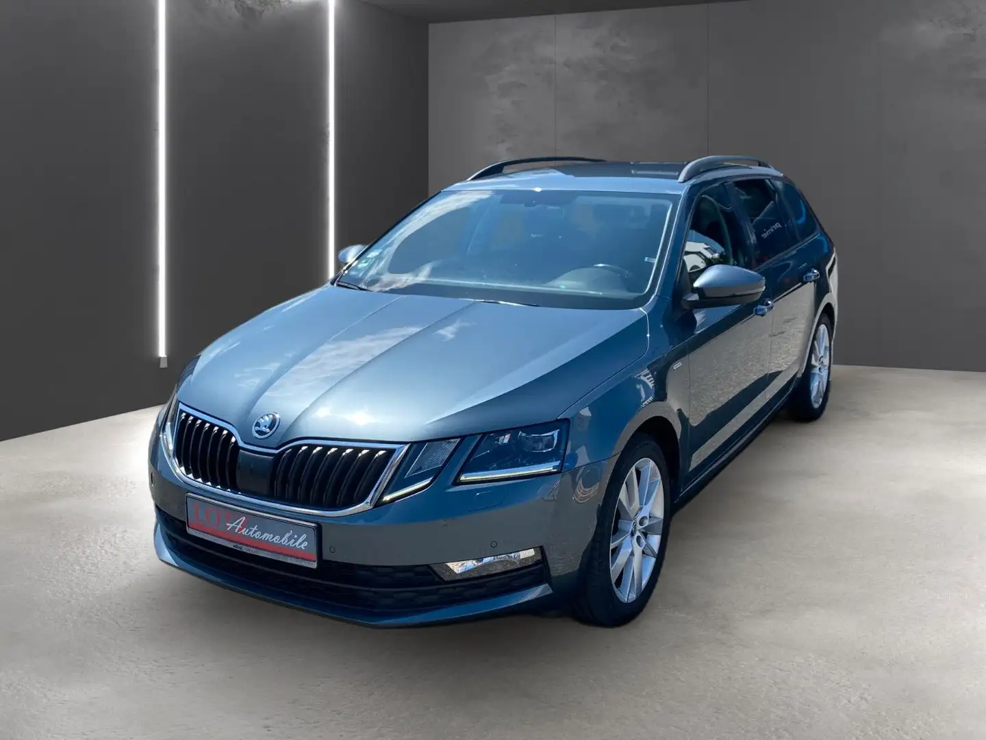 Skoda Octavia Combi Clever Grau - 1
