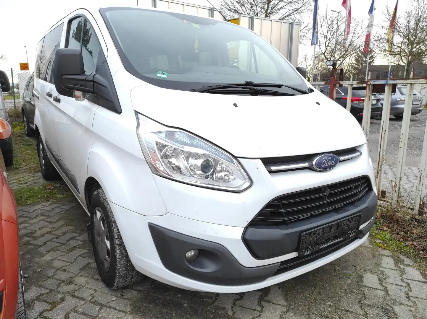 Ford Transit Custom 2.2 9-SITZER KLIMA 300 L1 Trend *TÜV NEU* Blanc - 2