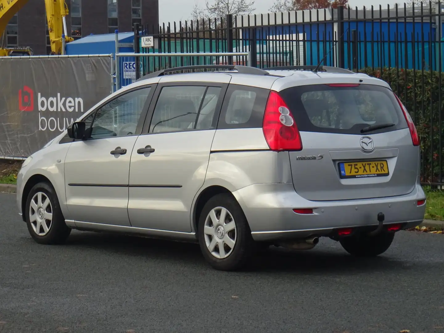 Mazda 5 1.8 Touring BJ2007 NAP/AIRCO/PDC/TREKHAAK/APK Grijs - 2