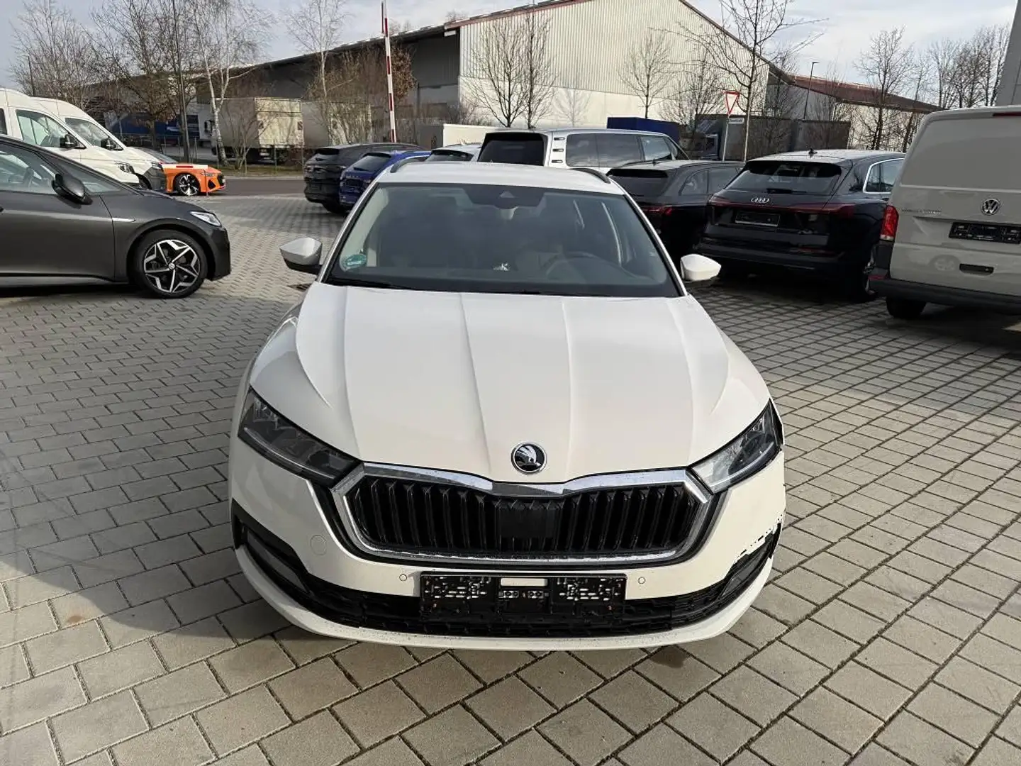 Skoda Octavia Combi 2.0 TDI *TOP-Ausstattung* STYLE Weiß - 2