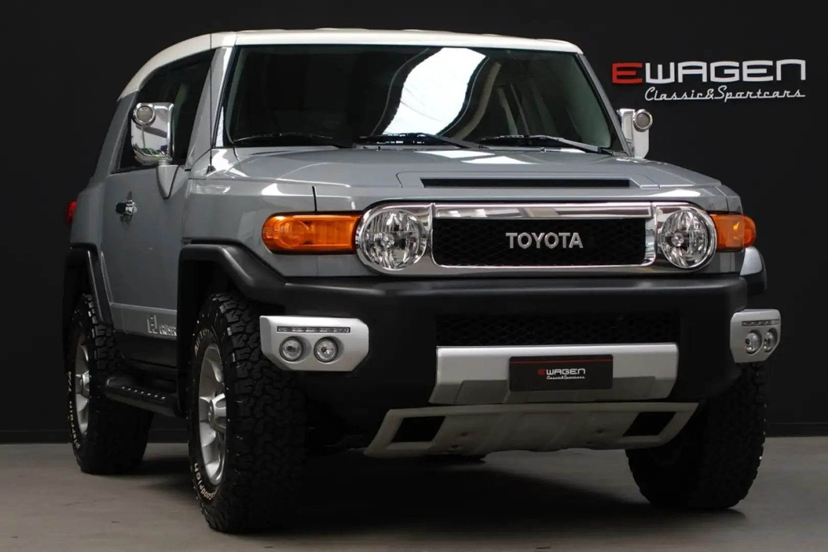 Toyota FJ Cruiser Todoterreno Automático de 5 Puertas Gris - 1