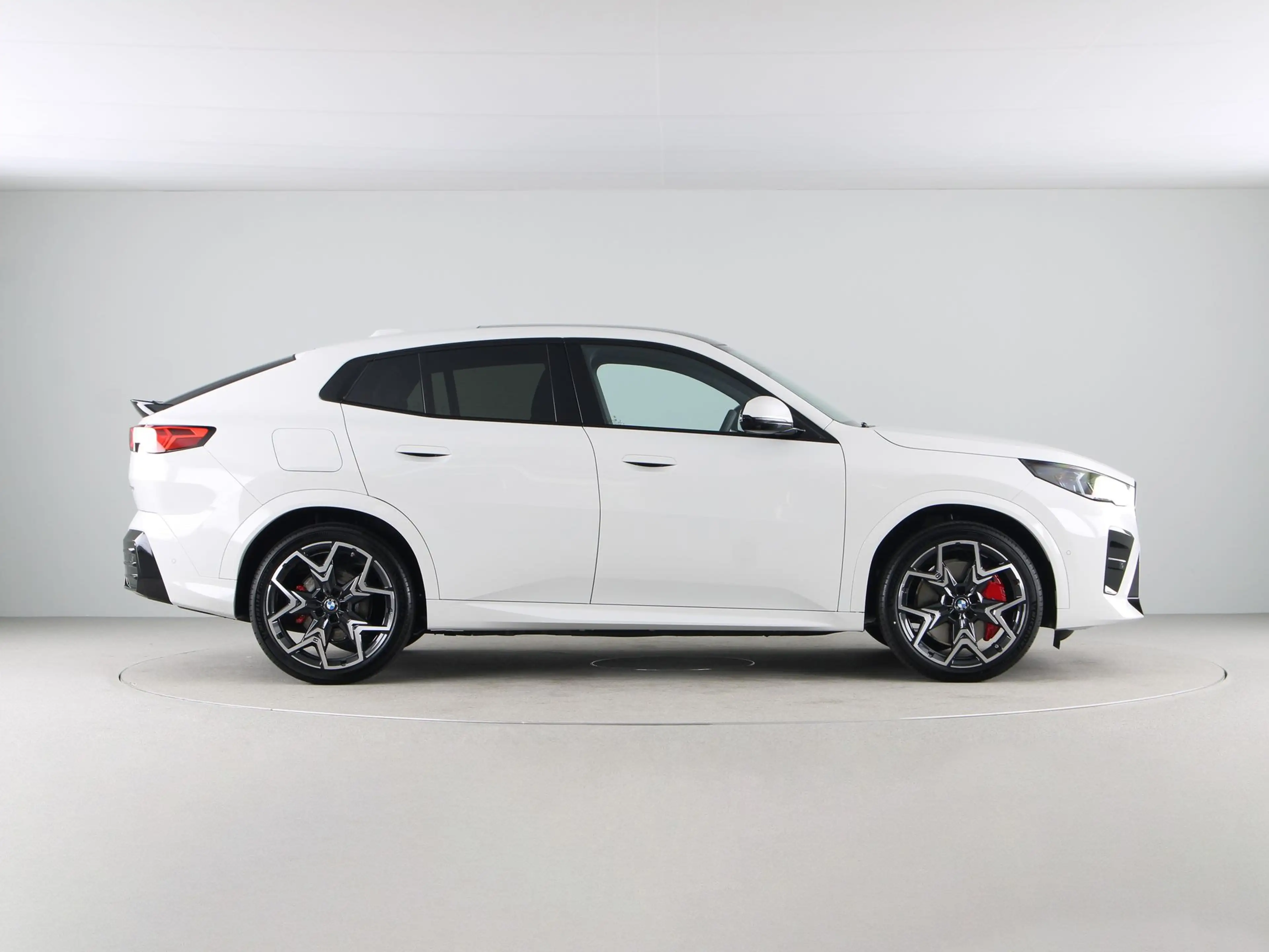 BMW iX2 eDrive20 67 kWh M-sport Pro — photo 8