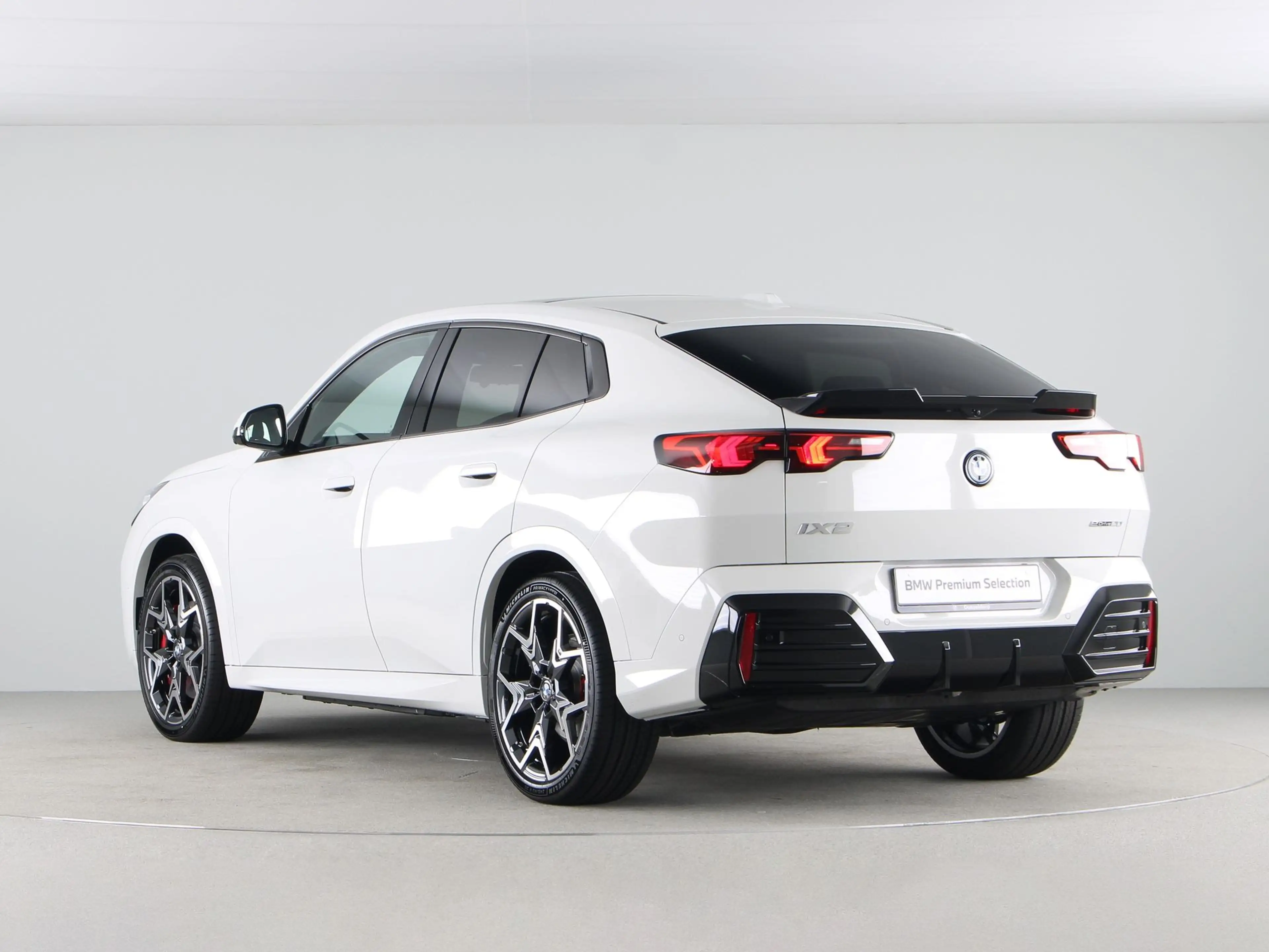 BMW iX2 eDrive20 67 kWh M-sport Pro — photo 11