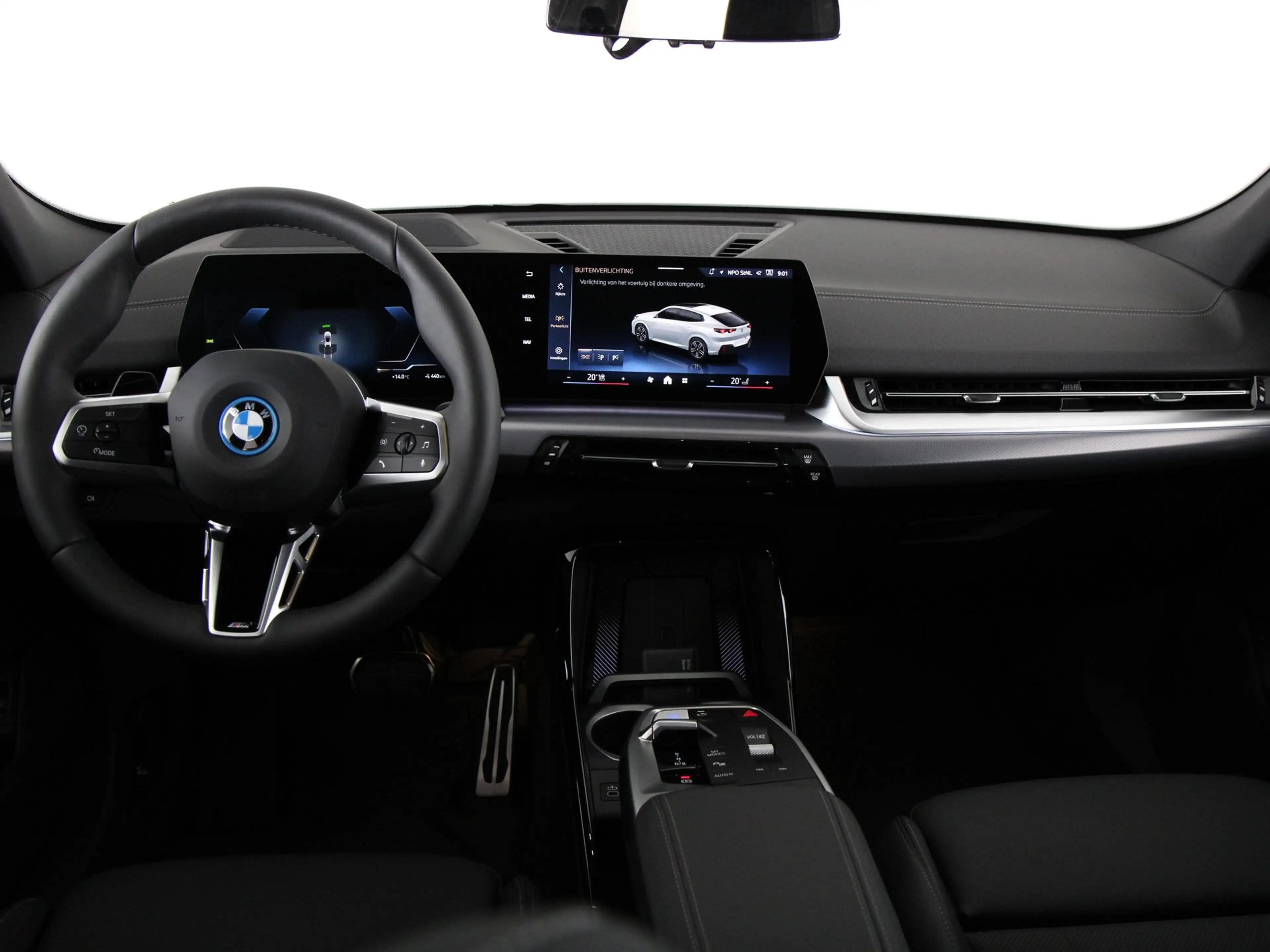 BMW iX2 eDrive20 67 kWh M-sport Pro — photo 13