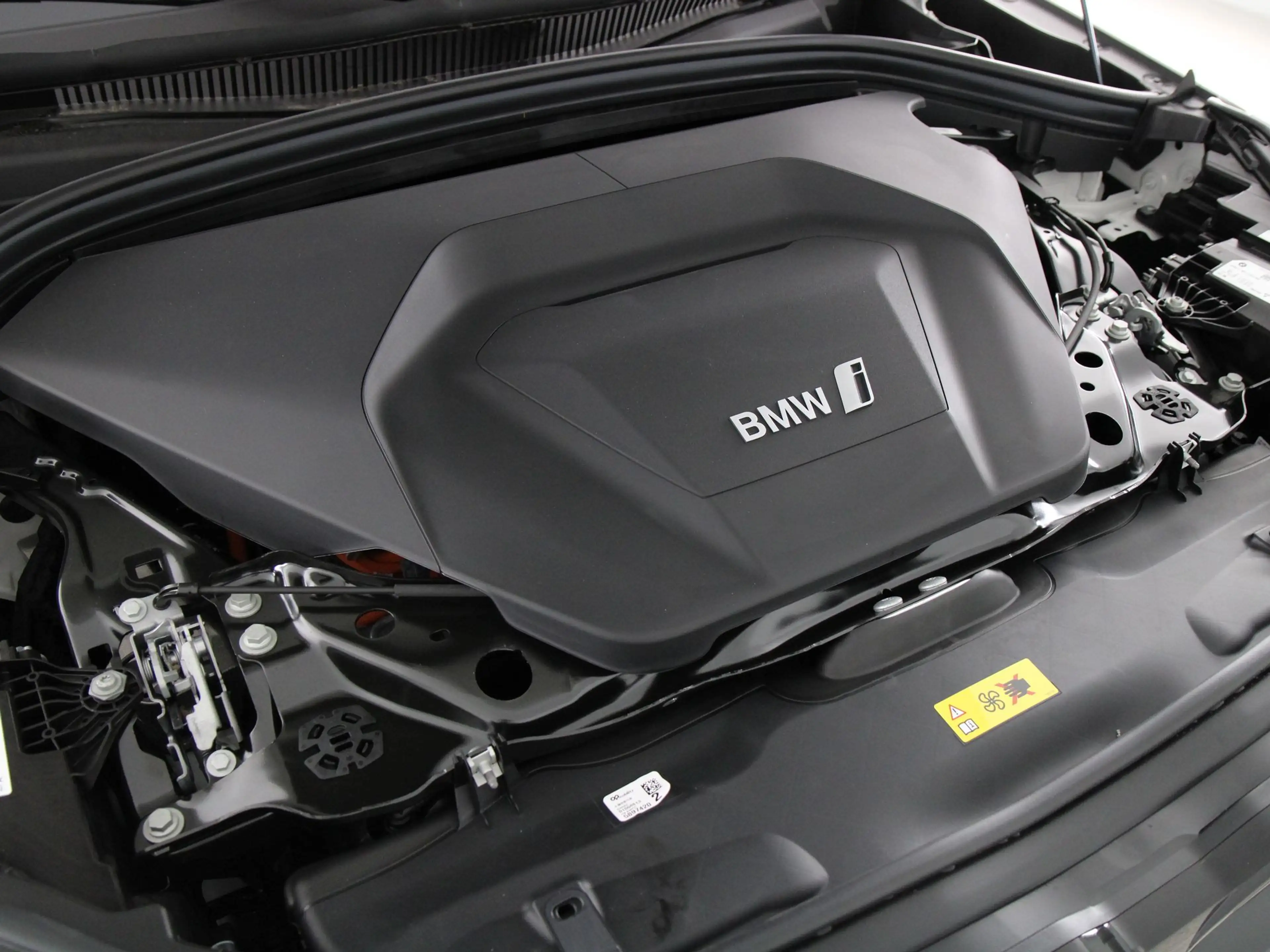 BMW iX2 eDrive20 67 kWh M-sport Pro — photo 4