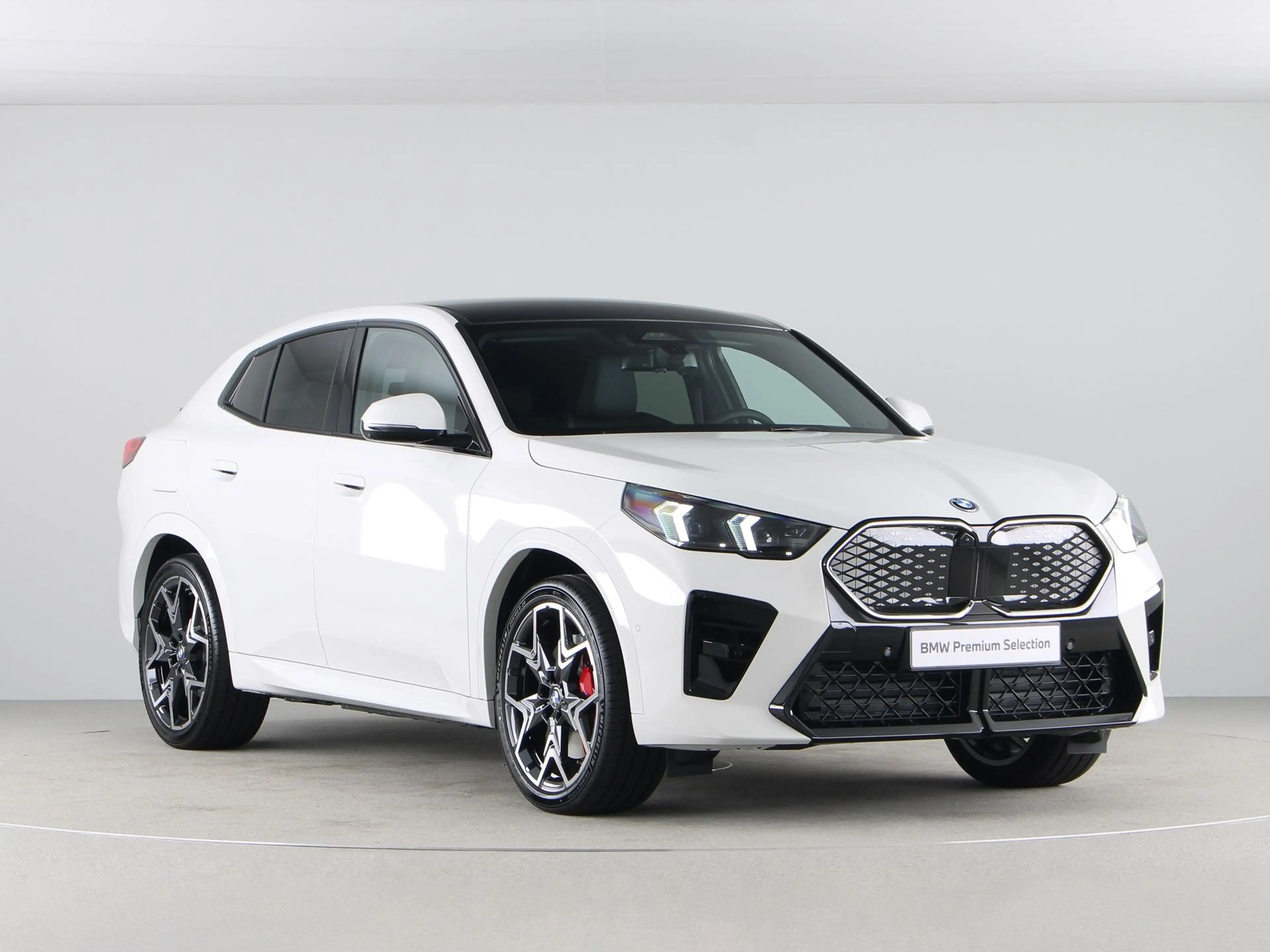 BMW iX2 eDrive20 67 kWh M-sport Pro — photo 7