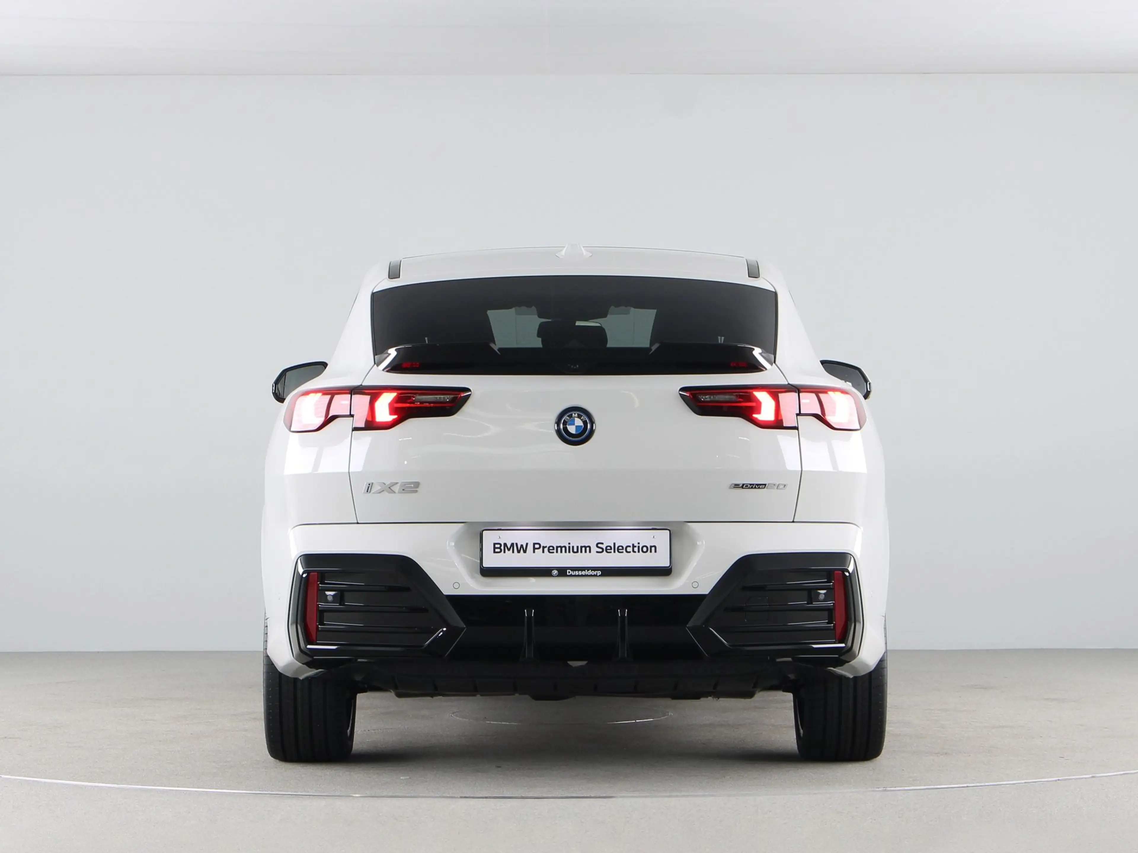 BMW iX2 eDrive20 67 kWh M-sport Pro — photo 10