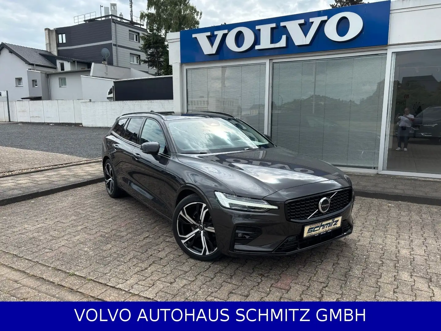Volvo V60 B4 Aut.  Plus Dark /Full LED /Standh /AHK/19 Grau - 1