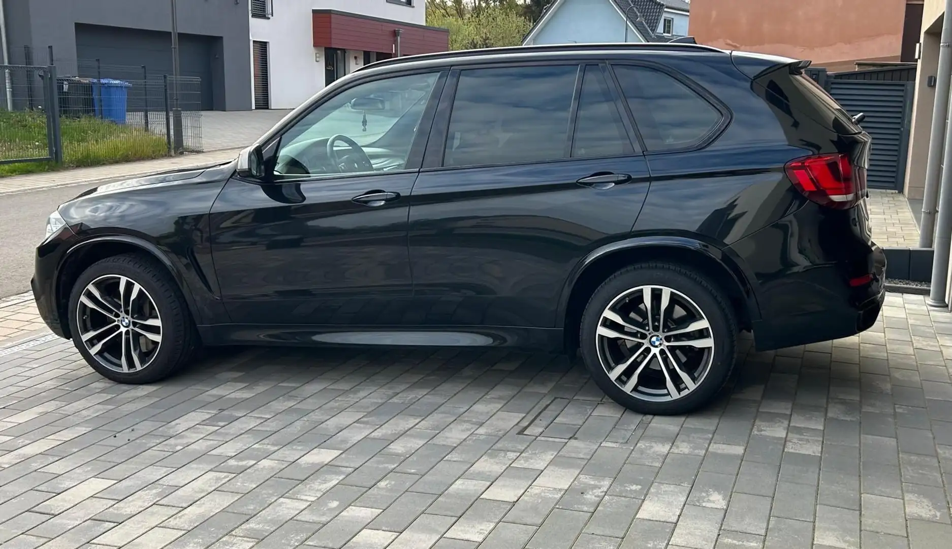 BMW X5 M50D Noir - 1