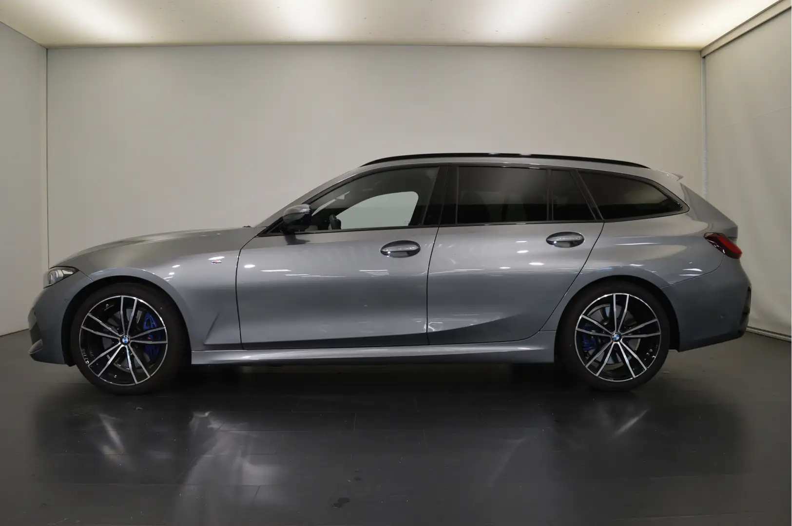 BMW 320 3 Serie Touring 320i M Sport (incl. 3 jaar gratis Grijs - 2