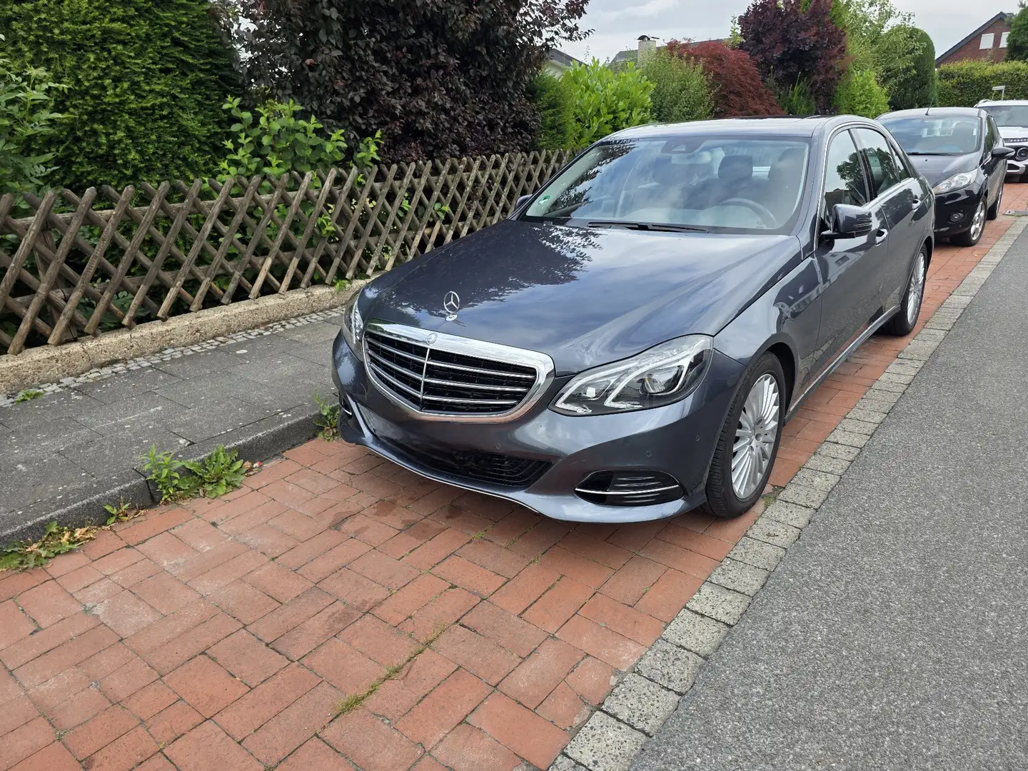 Mercedes-Benz E 220 E 220 BlueTec (212.001) siva - 2