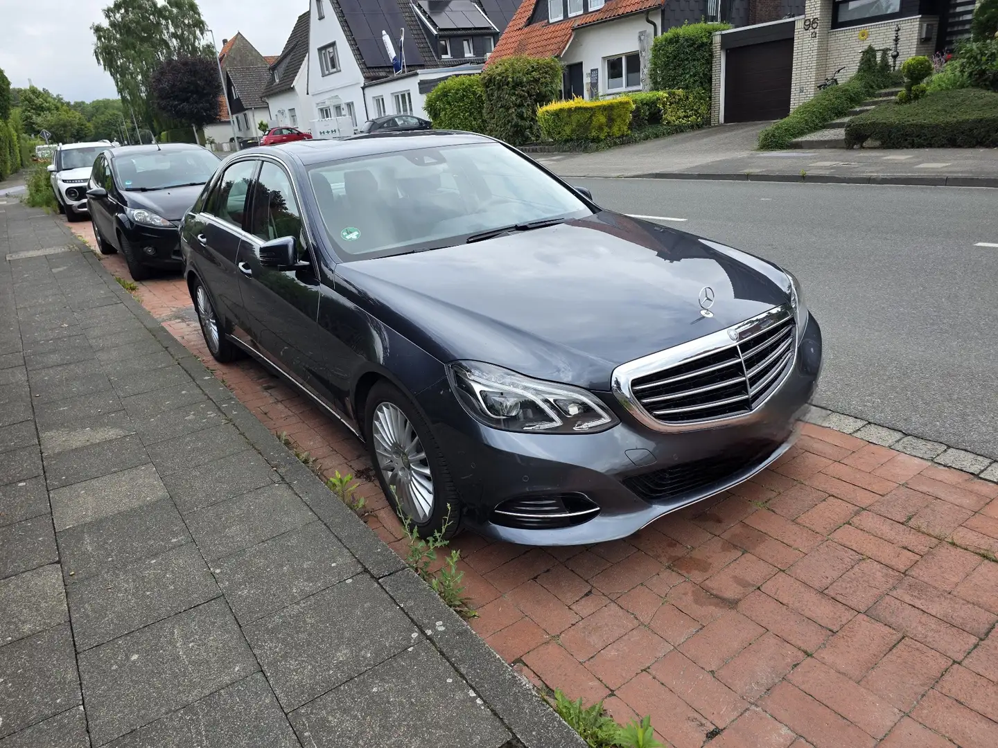 Mercedes-Benz E 220 E 220 BlueTec (212.001) siva - 1